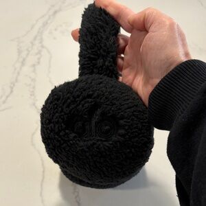 ALO Yoga Cozy Black Sherpa Earmuffs